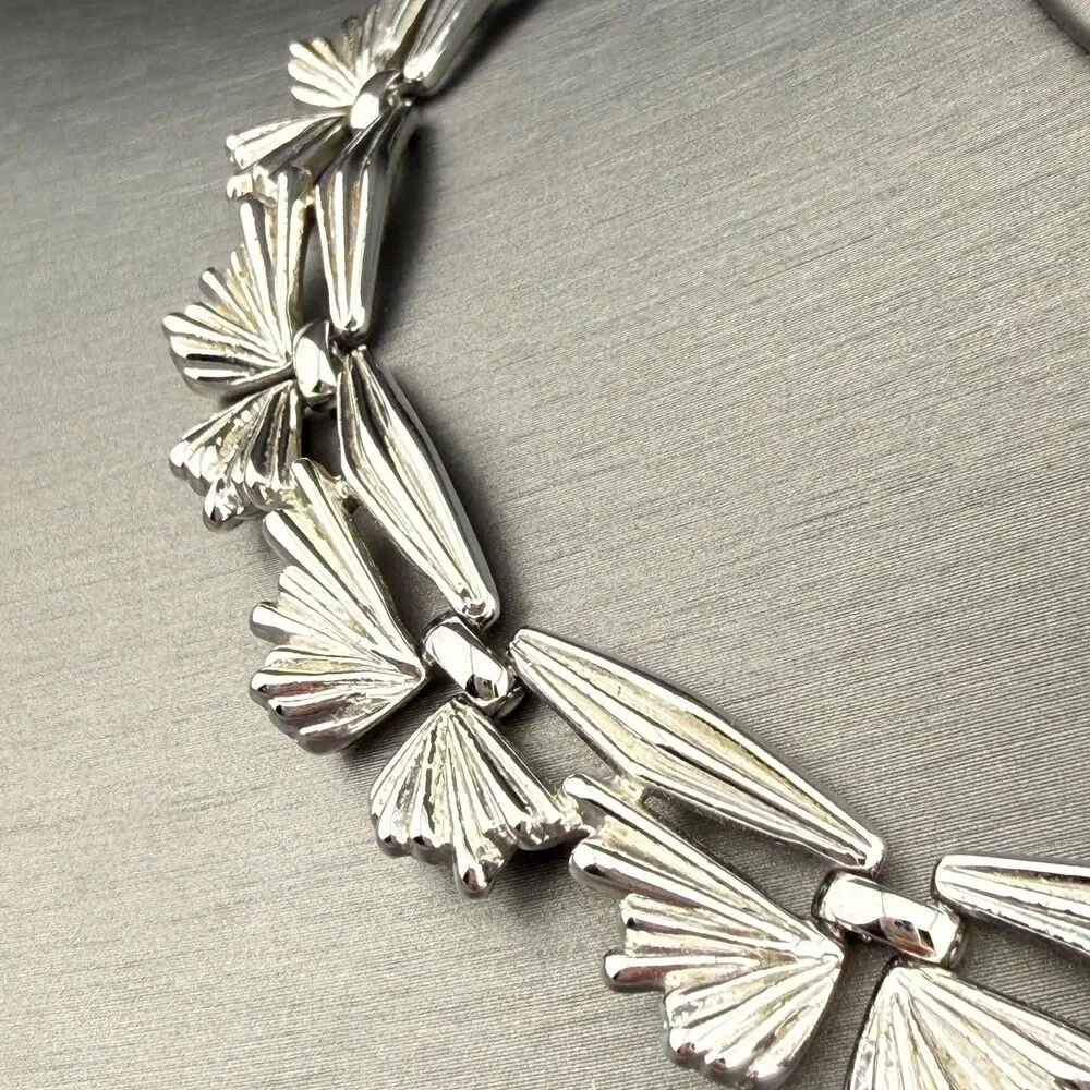 Vintage Trifari Modernist Silver Tone Chocker Necklace Leaf Fan Pod Ribbon 14